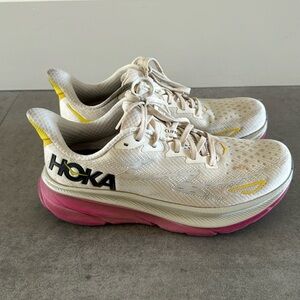 HOKA one one Clifton 9 - Womens size 8.5